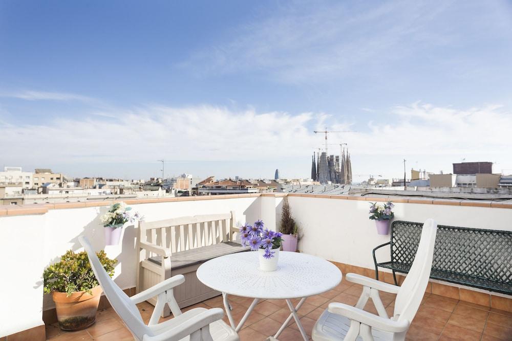 Sagrada Familia Attic Terrace Views Barcelone